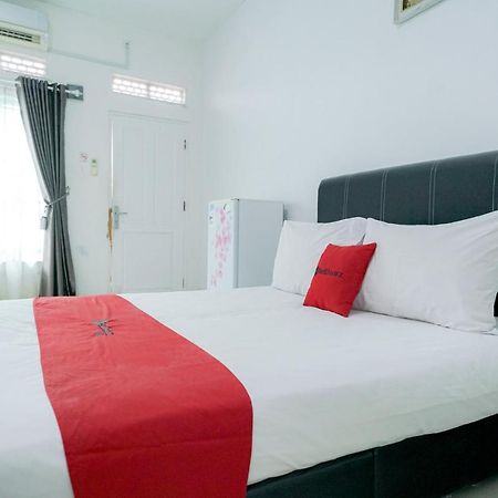 Hotel RedDoorz Syariah near RS Awal Bros Batam Nagoya Exterior foto